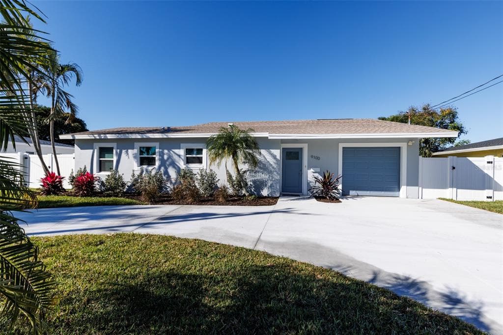 9100 TREASURE LANE NE ST PETERSBURG, FL 33702