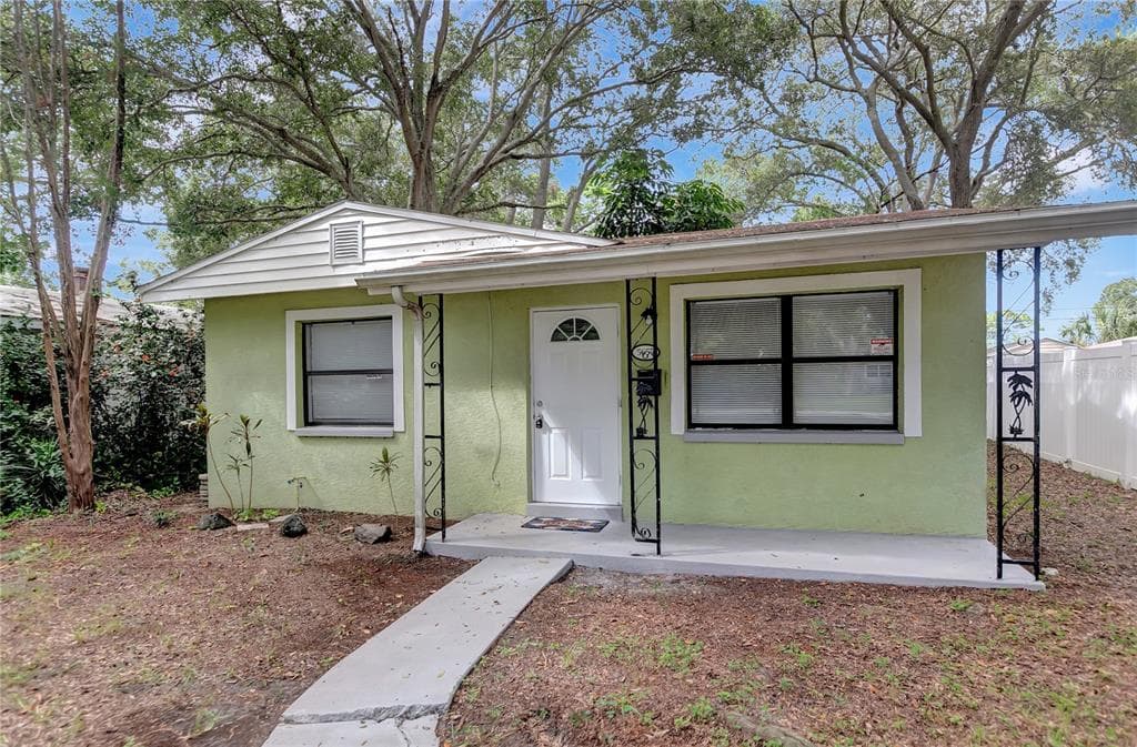 5655 BURLINGTON AVENUE N ST PETERSBURG, FL 33710