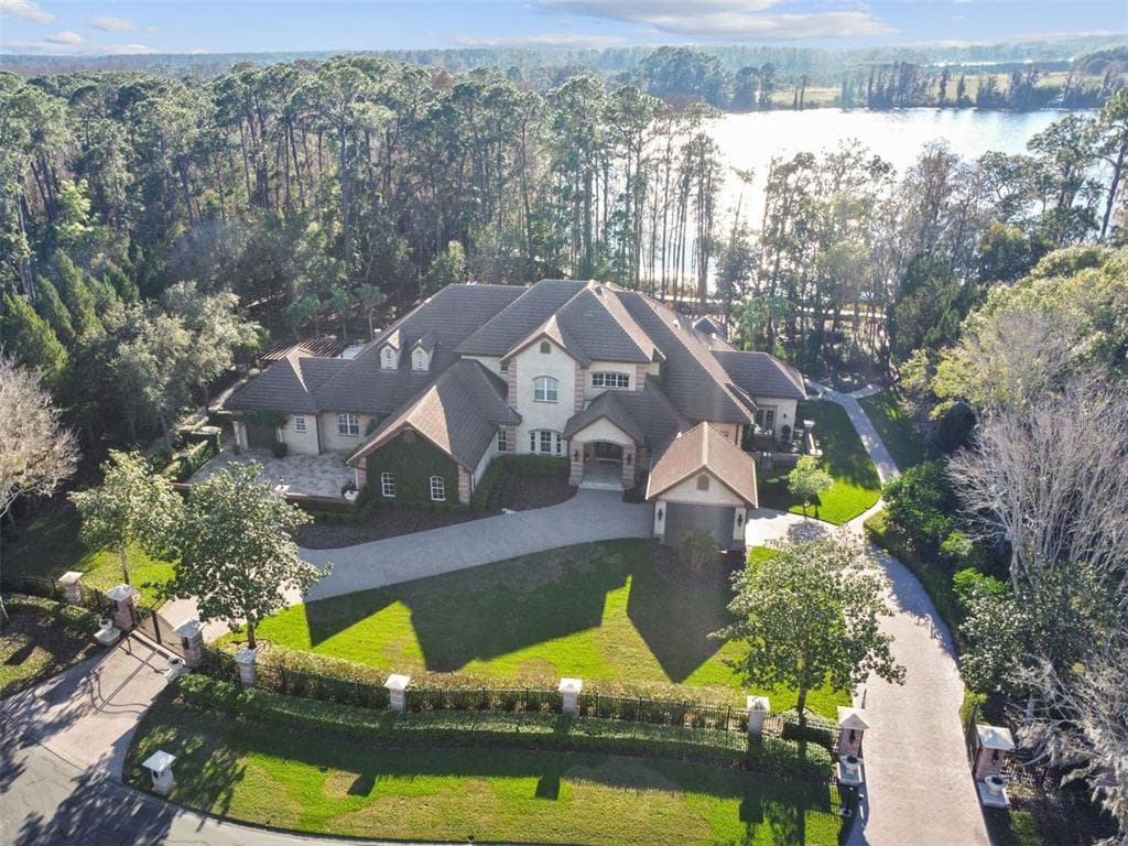 18902 LAKES EDGE WAY