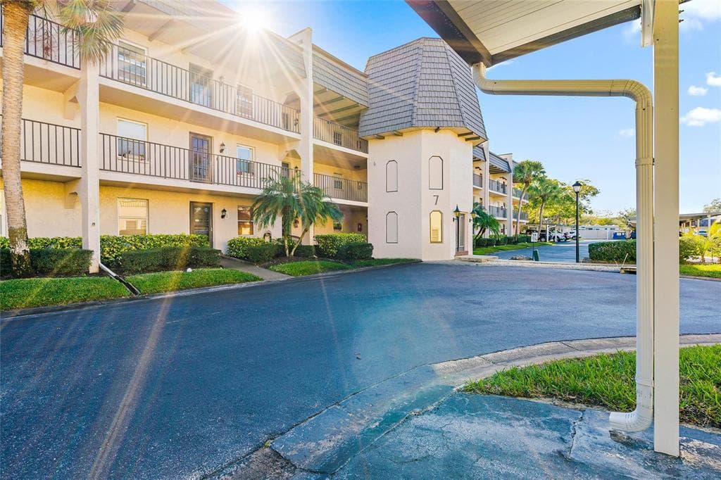719 CORDOVA GREEN SEMINOLE, FL 33777