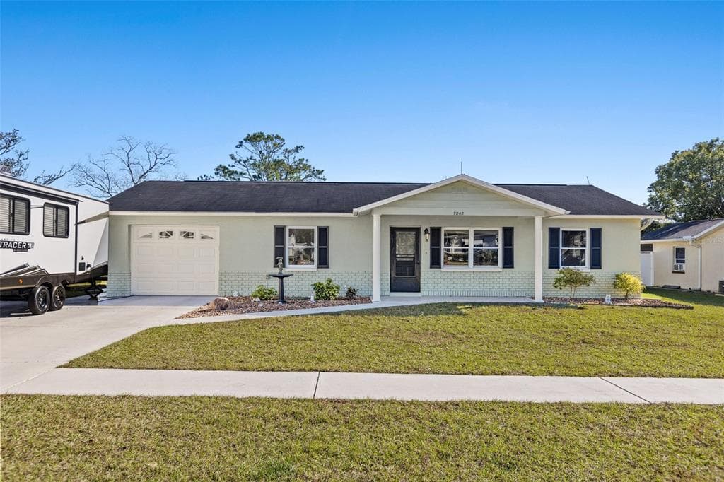 7242 ASHLAND DRIVE ZEPHYRHILLS, FL 33540