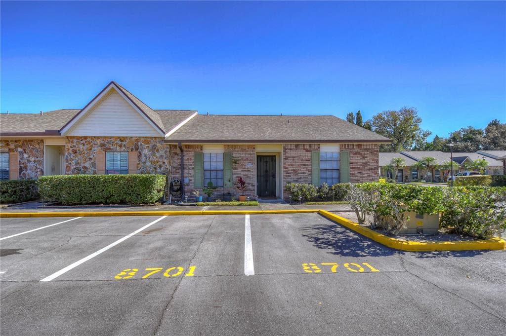 8701 CARROLL PALM PLACE TAMPA, FL 33614