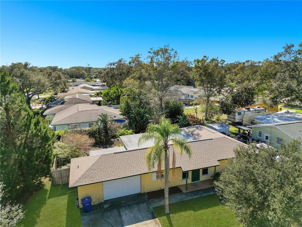 516 CIRCLE DRIVE N LARGO, FL 33770