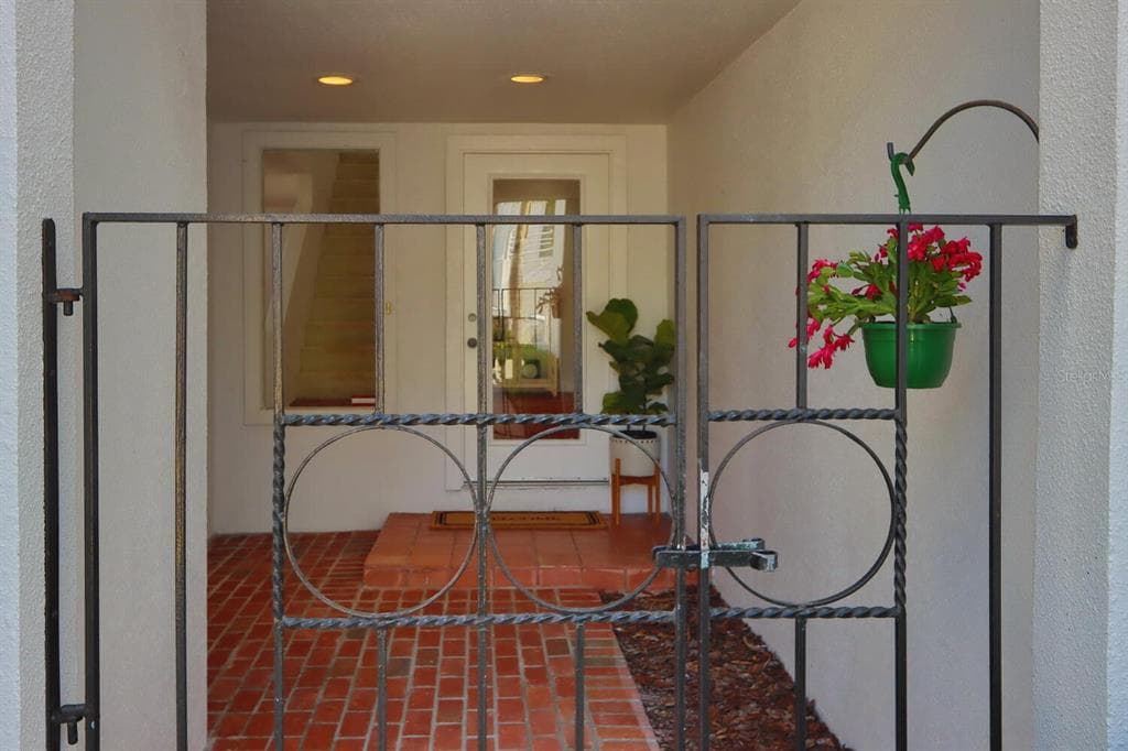 2945 W KNIGHTS AVENUE UNIT 2945 TAMPA, FL 33611