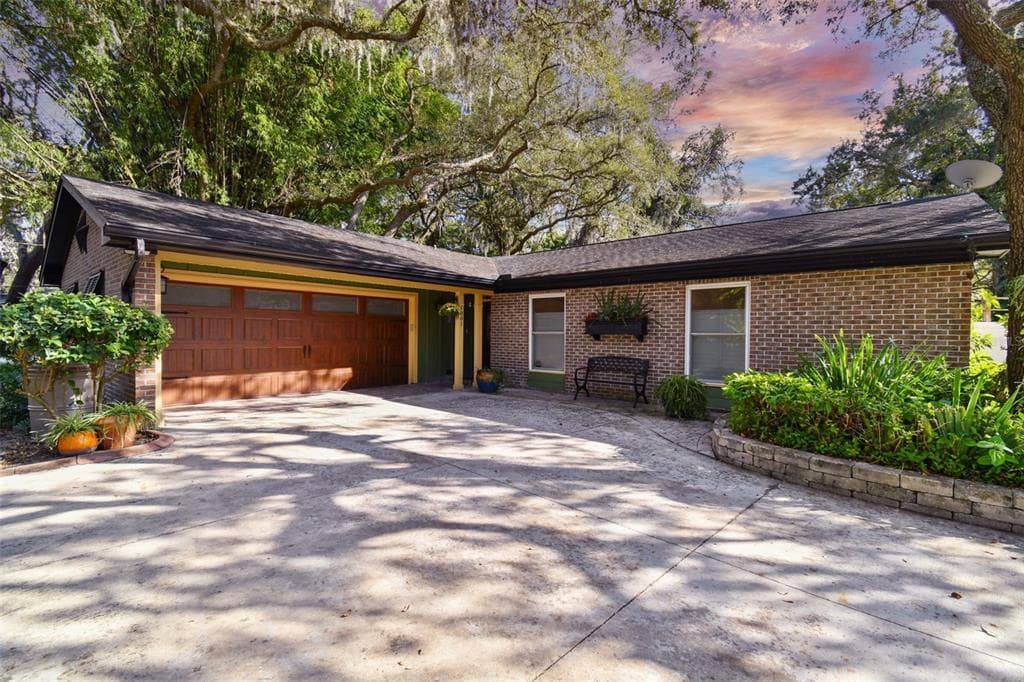 1801 N RIVERHILLS DRIVE TEMPLE TERRACE, FL 33617