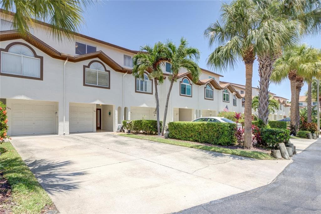 267 MADEIRA CIRCLE TIERRA VERDE, FL 33715