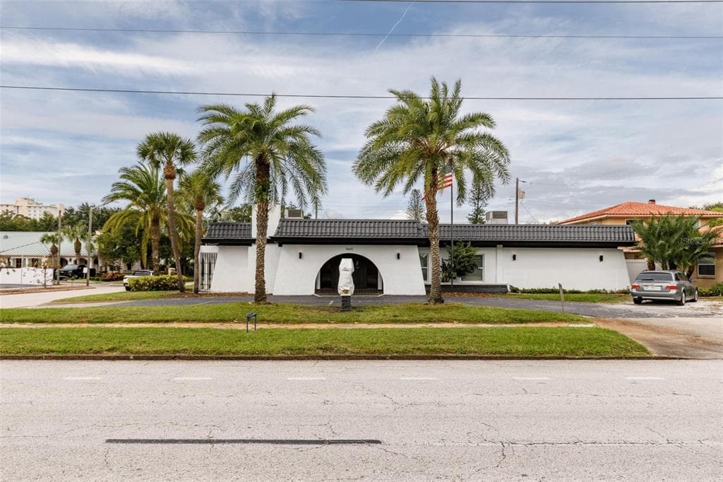 5665 CENTRAL AVENUE ST PETERSBURG, FL 33710