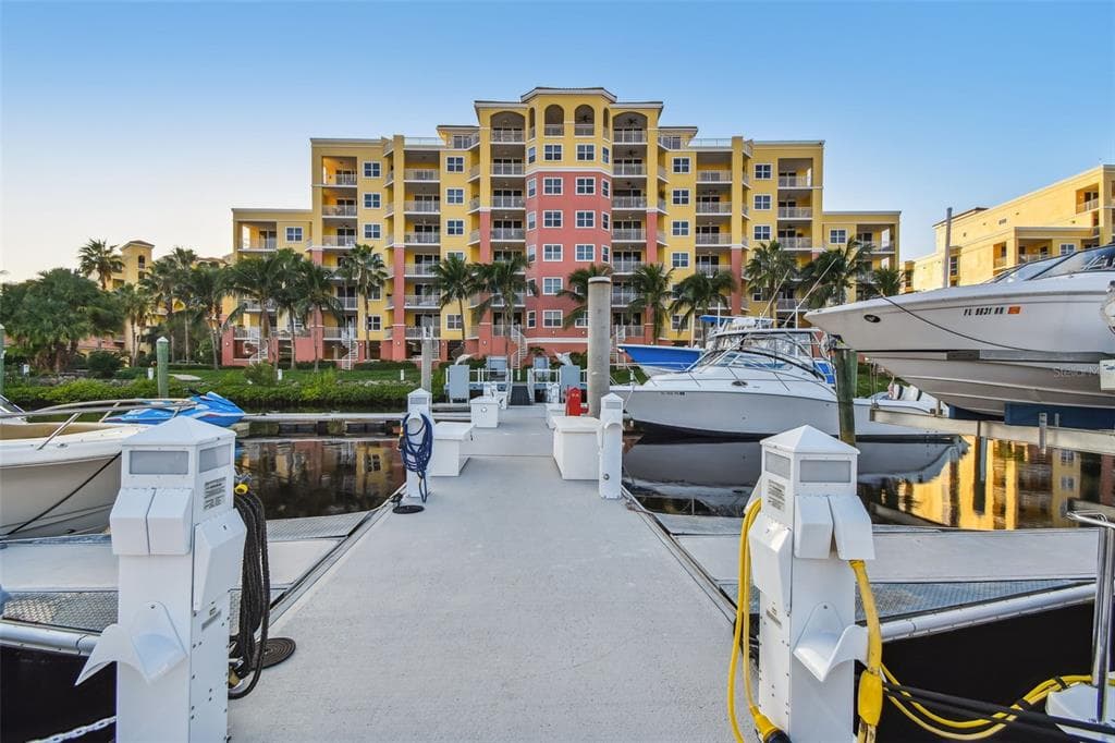 610 RIVIERA DUNES WAY UNIT 304 PALMETTO, FL 34221