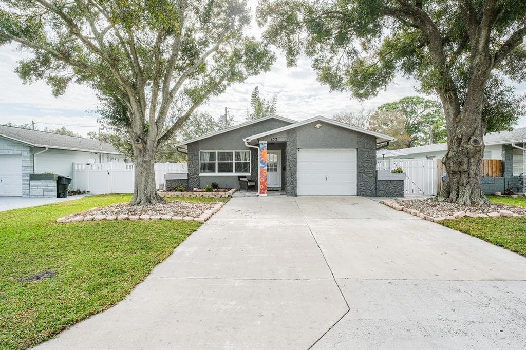 132 NW MADISON CIRCLE N ST PETERSBURG, FL 33702