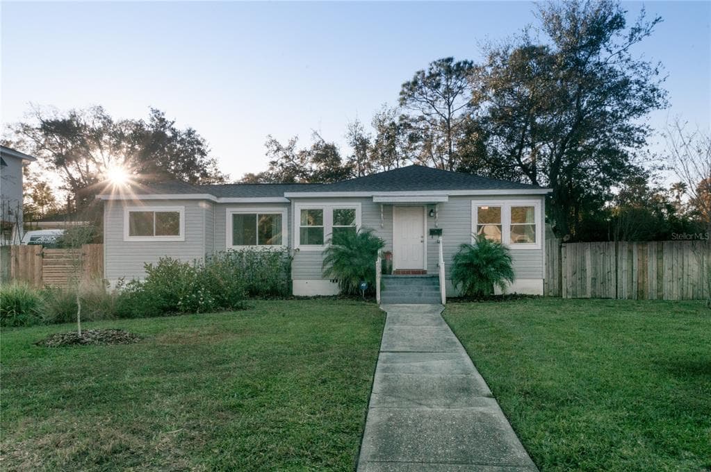 2309 DERBYSHIRE AVENUE LAKELAND, FL 33803