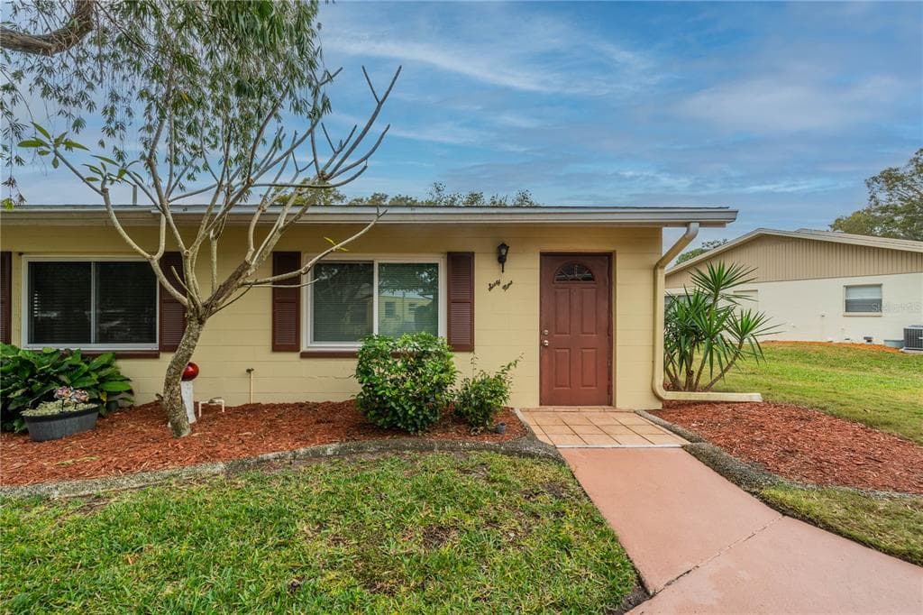401 DORCHESTER PLACE UNIT 69 SUN CITY CENTER, FL 33573