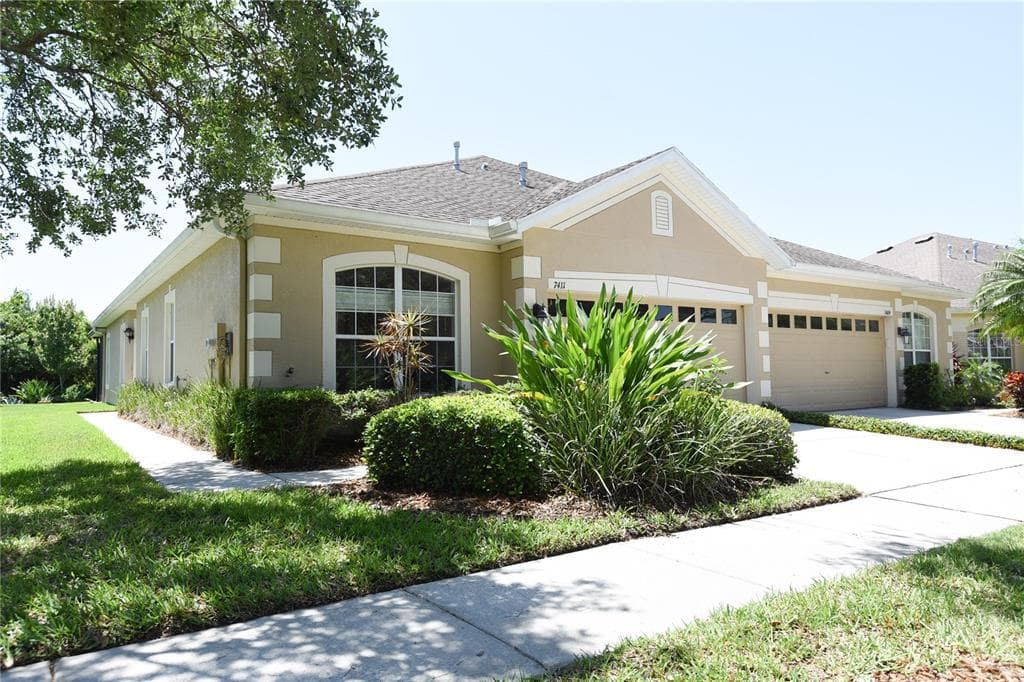7411 SURREY WOOD LANE APOLLO BEACH, FL 33572