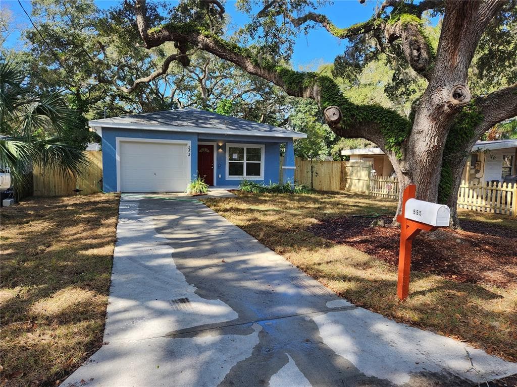 555 PINE STREET SAFETY HARBOR, FL 34695