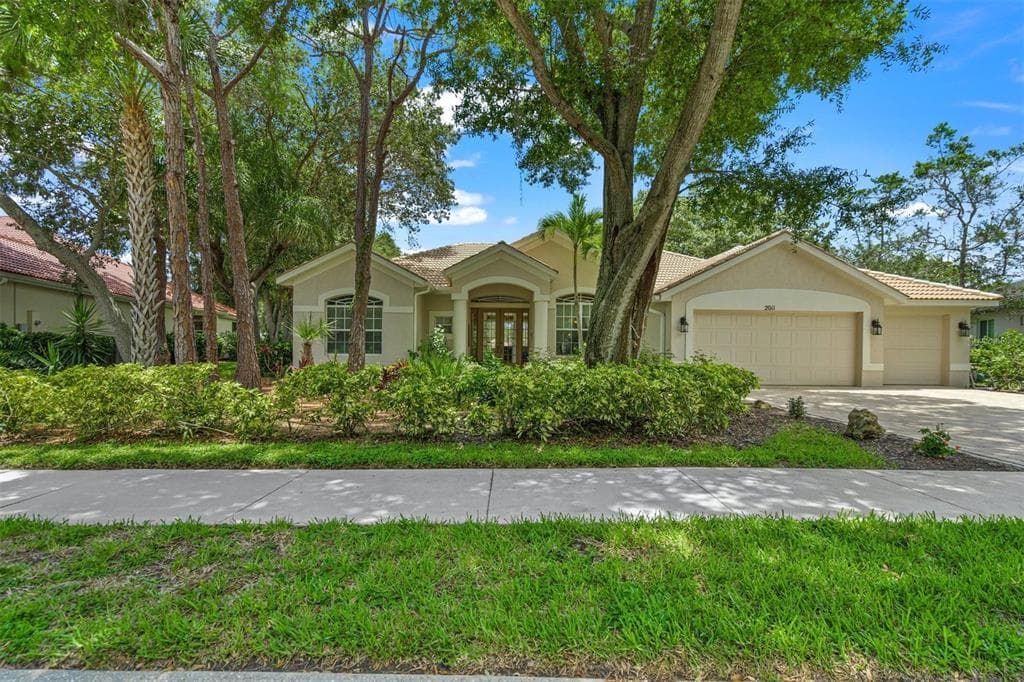 2011 MICANOPY TRAIL NOKOMIS, FL 34275