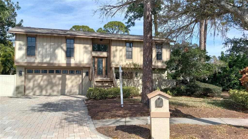 9211 RUSTIC PINES BOULEVARD W SEMINOLE, FL 33776