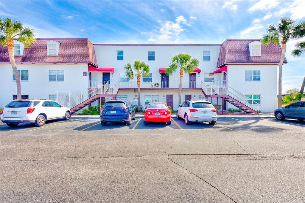 9001 TUDOR DRIVE UNIT H206 TAMPA, FL 33615