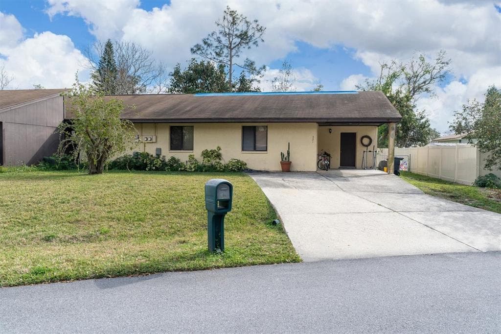 321 LAKE HARRIS DRIVE LAKELAND, FL 33813