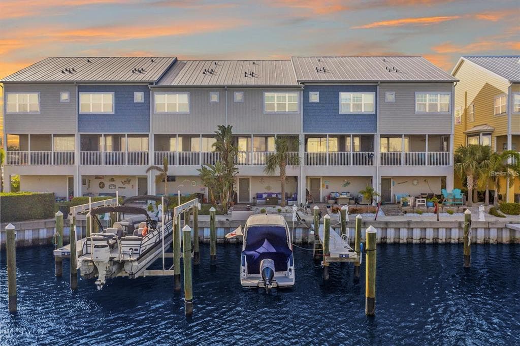 6064 MOORINGS DRIVE S ST PETERSBURG, FL 33712