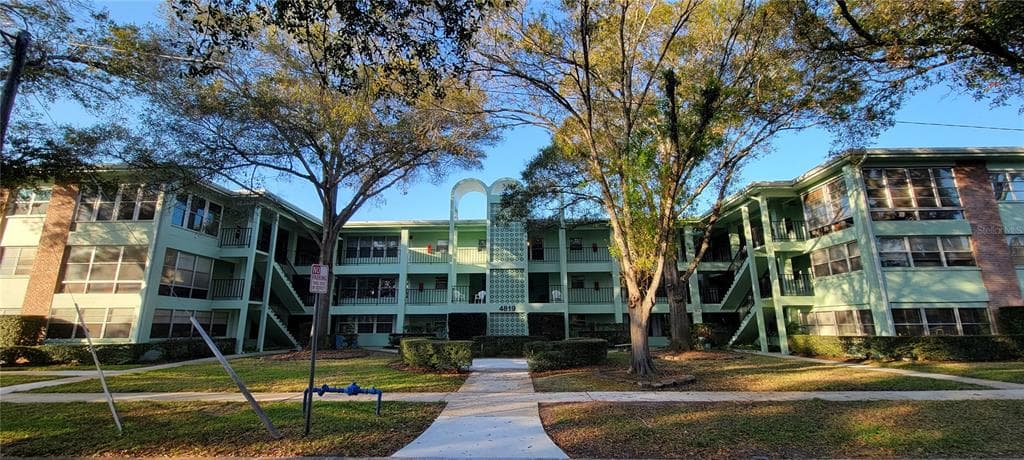 4819 8TH AVENUE N UNIT 305 ST PETERSBURG, FL 33713