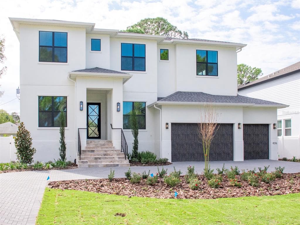 4216 W KENSINGTON AVENUE TAMPA, FL 33629