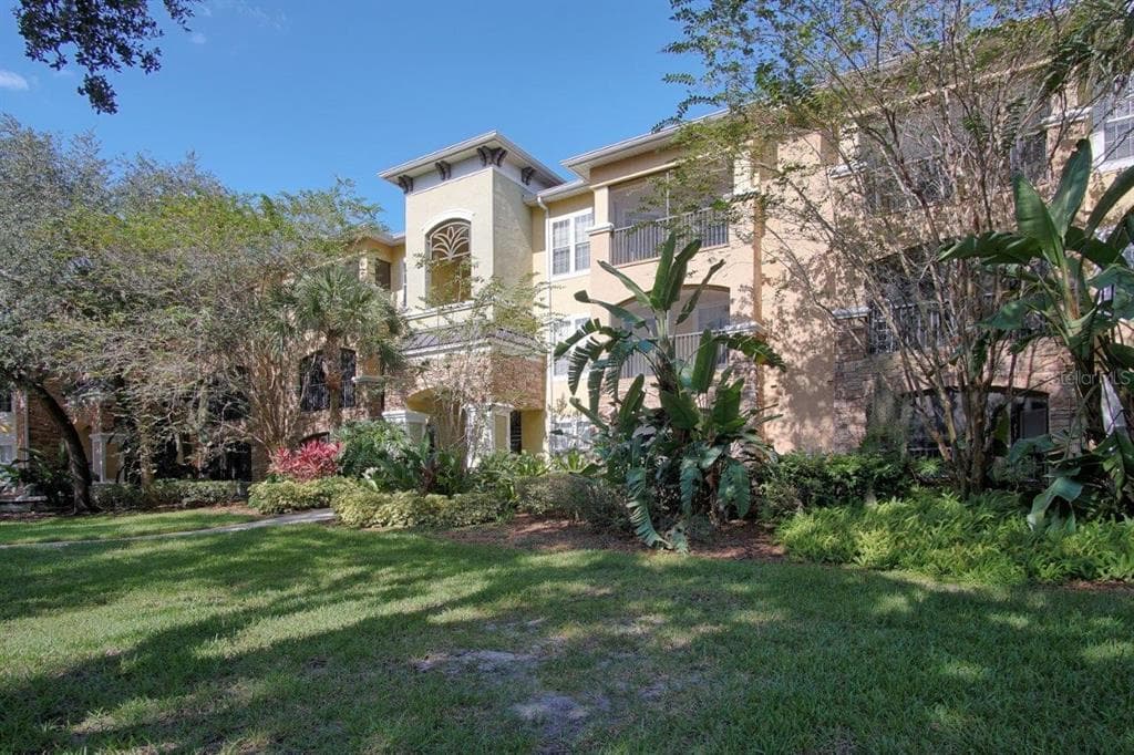 10019 COURTNEY PALMS BOULEVARD UNIT 302 TAMPA, FL 33619