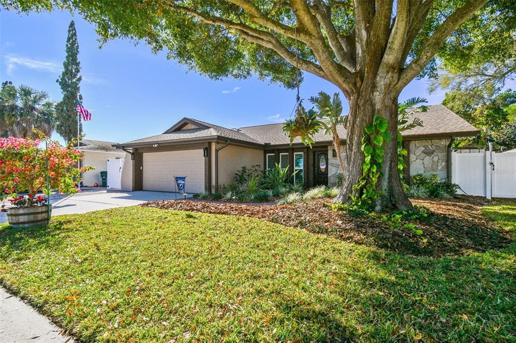 12512 RIDGE ROAD LARGO, FL 33778
