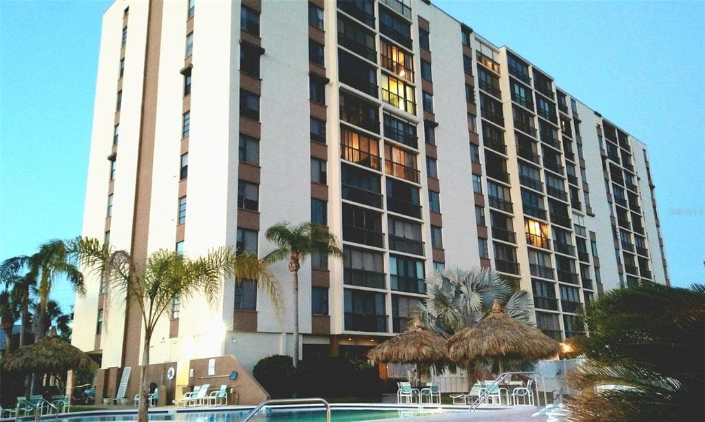 255 DOLPHIN POINT UNIT 911 CLEARWATER, FL 33767