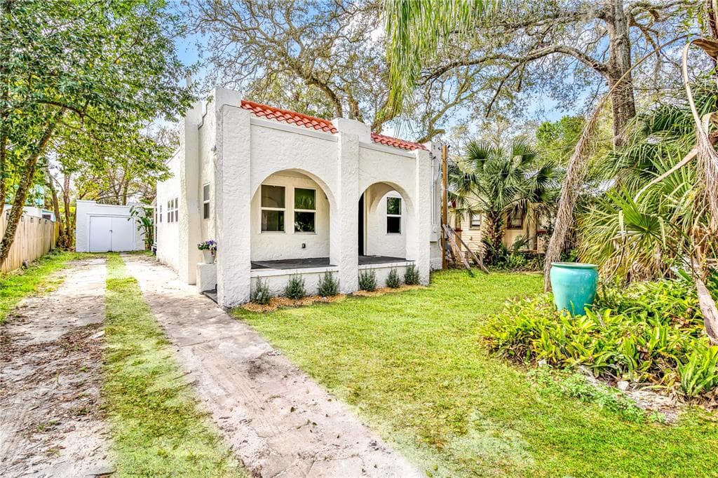 202 W CREST AVENUE TAMPA, FL 33603