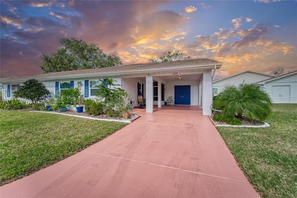 2237 GREENWICH DRIVE UNIT 70 SUN CITY CENTER, FL 33573