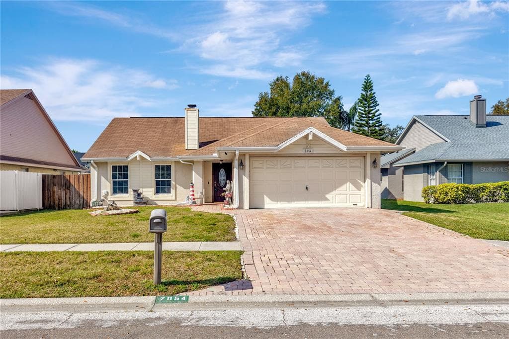 7054 HOLLOWELL DRIVE TAMPA, FL 33634