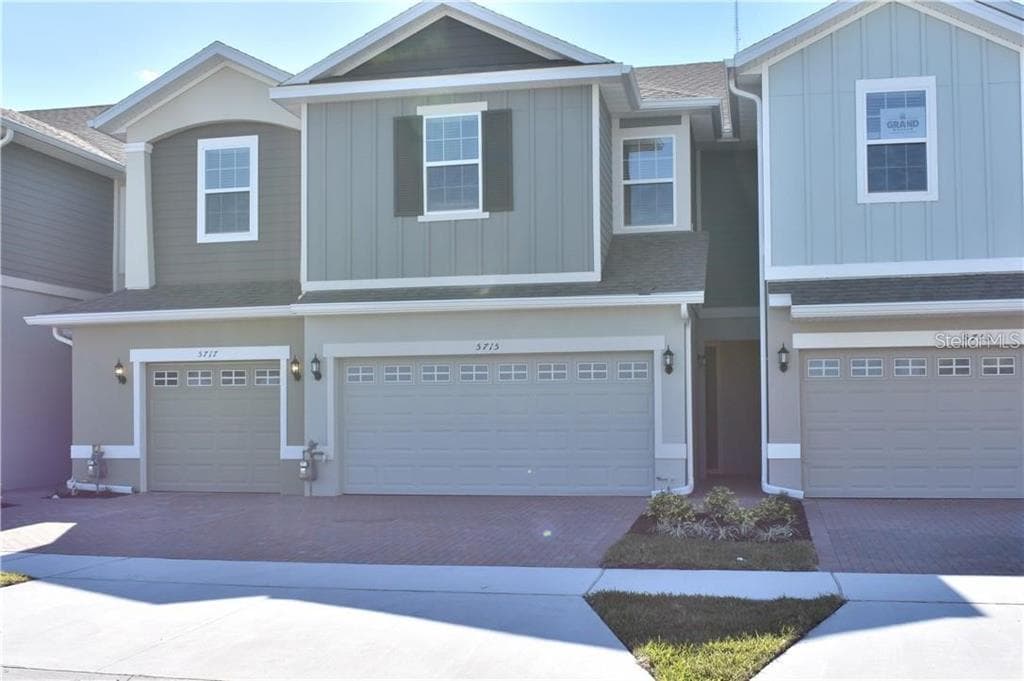 5715 SKYTOP DRIVE LITHIA, FL 33547