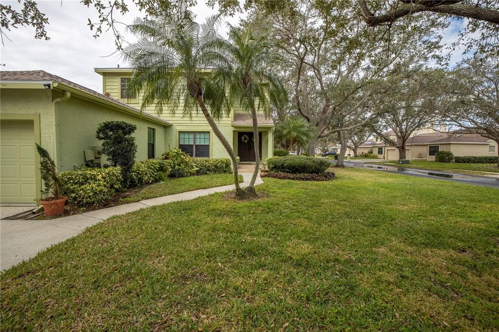1006 SANABEL COURT NE ST PETERSBURG, FL 33702