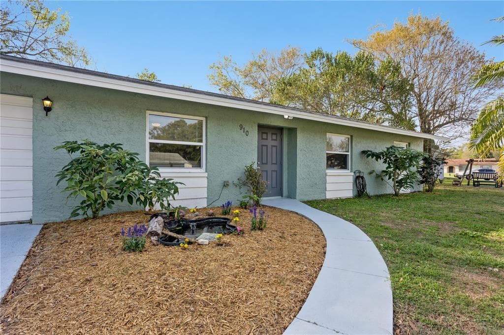 910 RIDGELAND LANE VALRICO, FL 33594