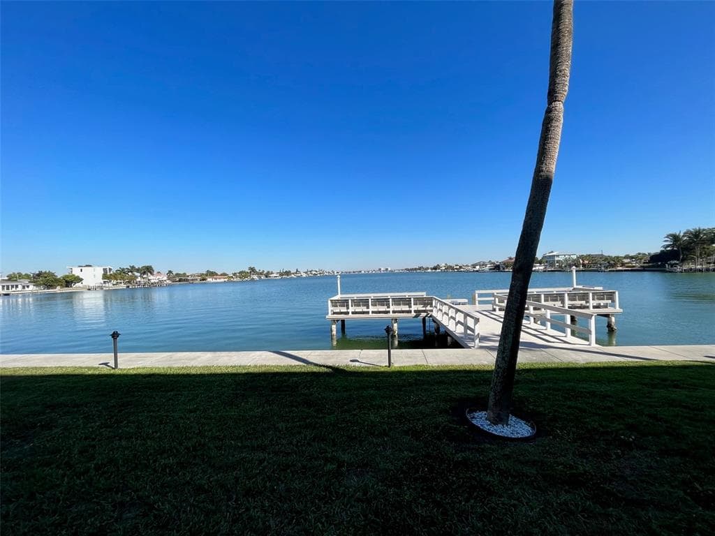 5555 GULF BOULEVARD UNIT 117