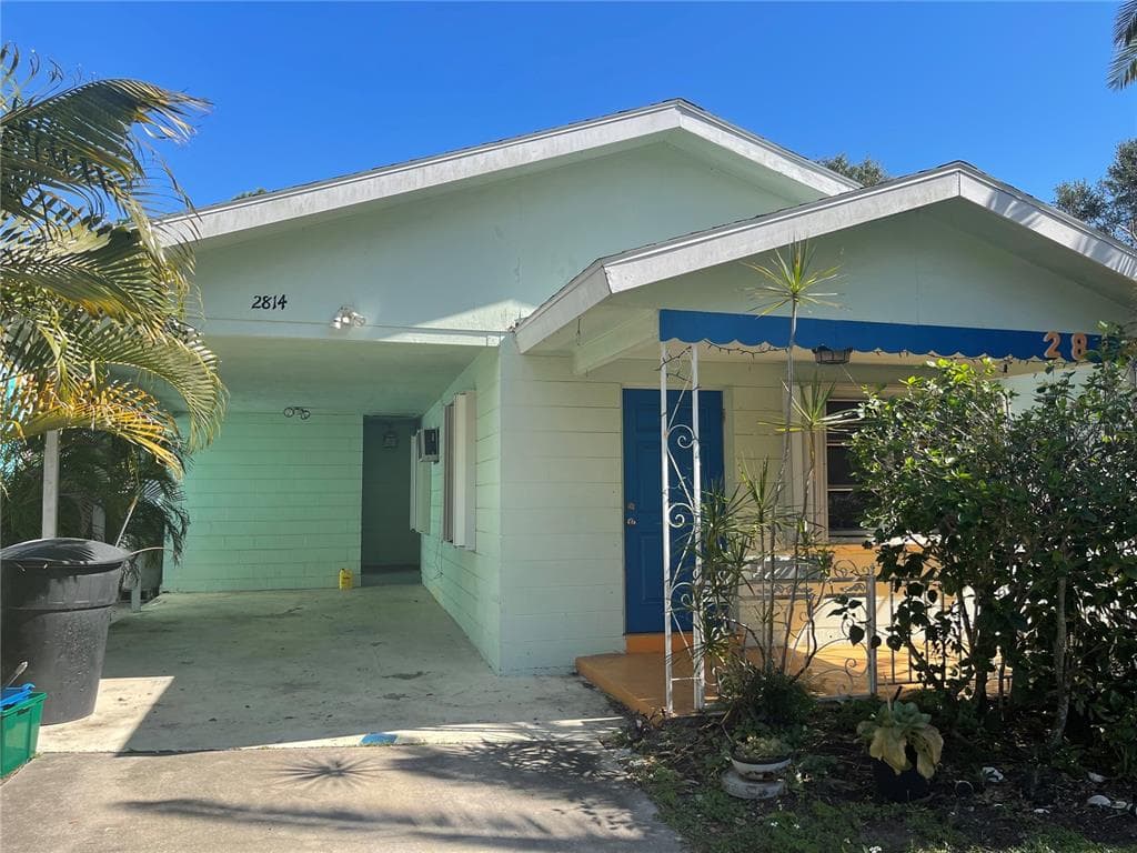 2814 UPTON STREET S GULFPORT, FL 33711