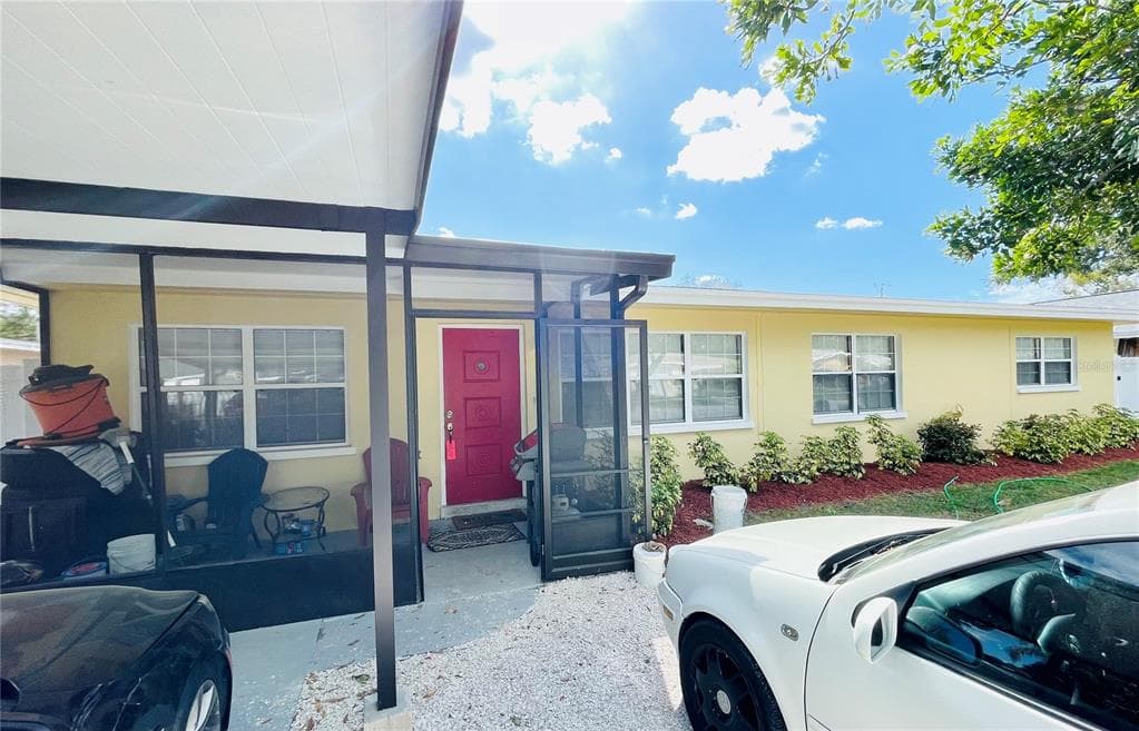 2459 CHAUCER STREET
