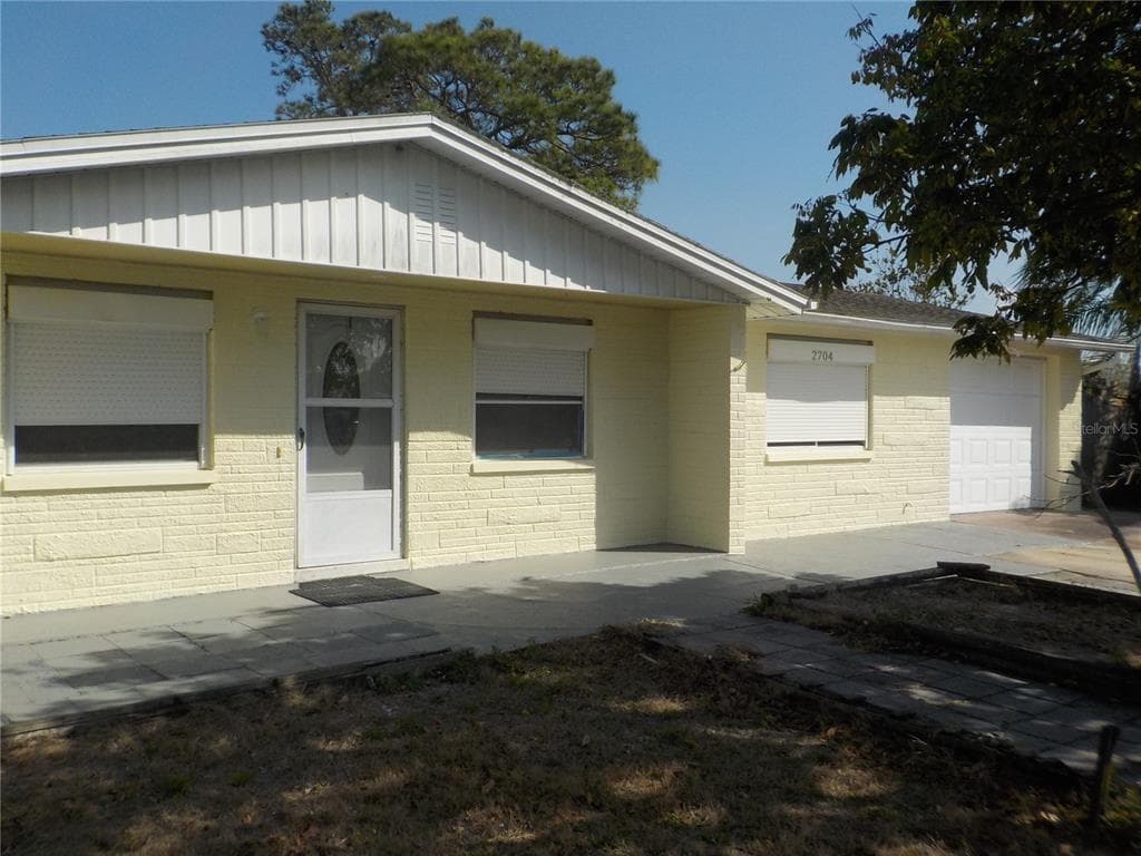 2704 DOMINION PLACE HOLIDAY, FL 34691