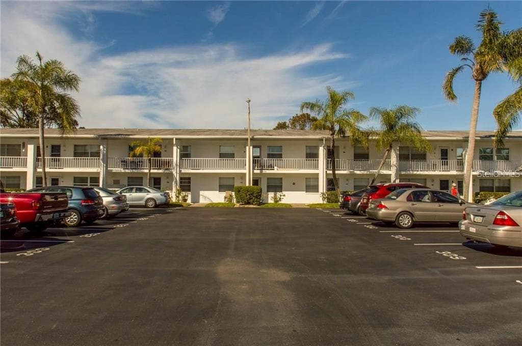 320 BRANDY WINE DRIVE UNIT 320 LARGO, FL 33771
