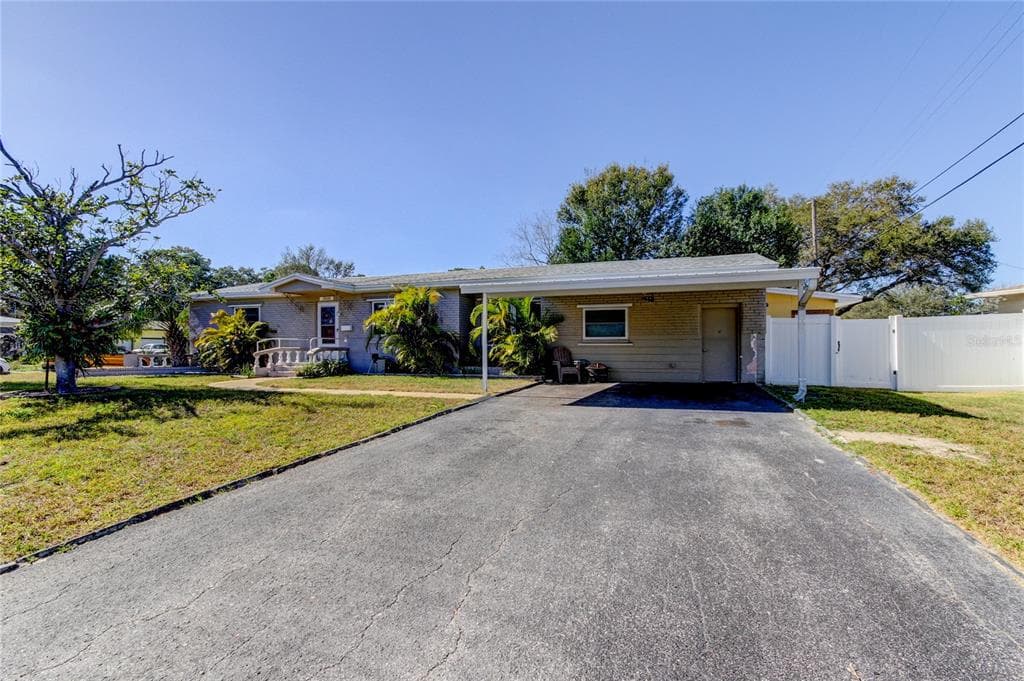 2500 LESLEE LAKE DRIVE N ST PETERSBURG, FL 33713