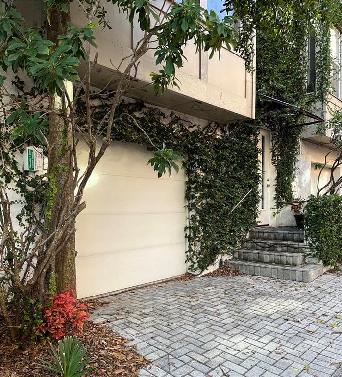 102 FAREHAM PLACE N ST PETERSBURG, FL 33701