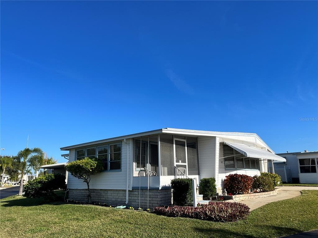 7277 MOUNT GEORGETOWN DRIVE NE UNIT 563 ST PETERSBURG, FL 33702
