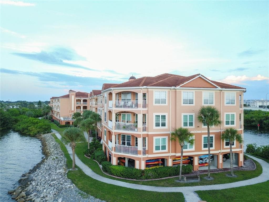 5000 CULBREATH KEY WAY UNIT 1318 TAMPA, FL 33611