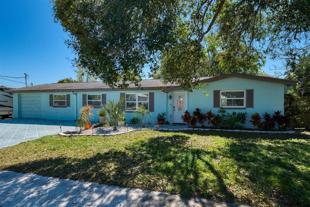 5438 FLORA AVENUE HOLIDAY, FL 34690
