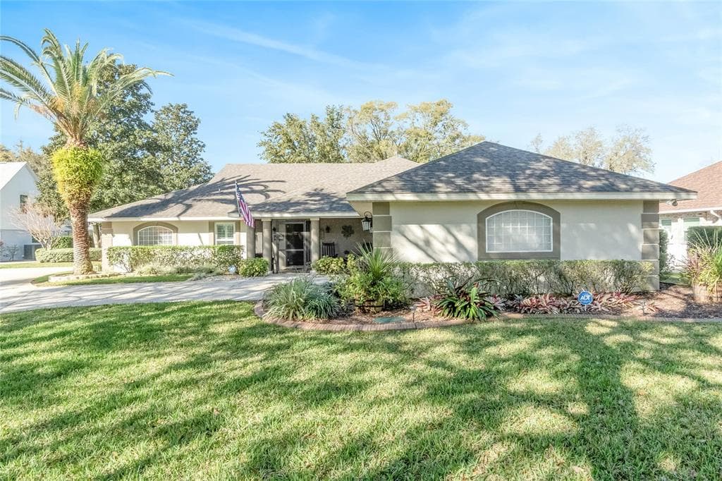 9517 LOUISA WOODS COURT CLERMONT, FL 34711