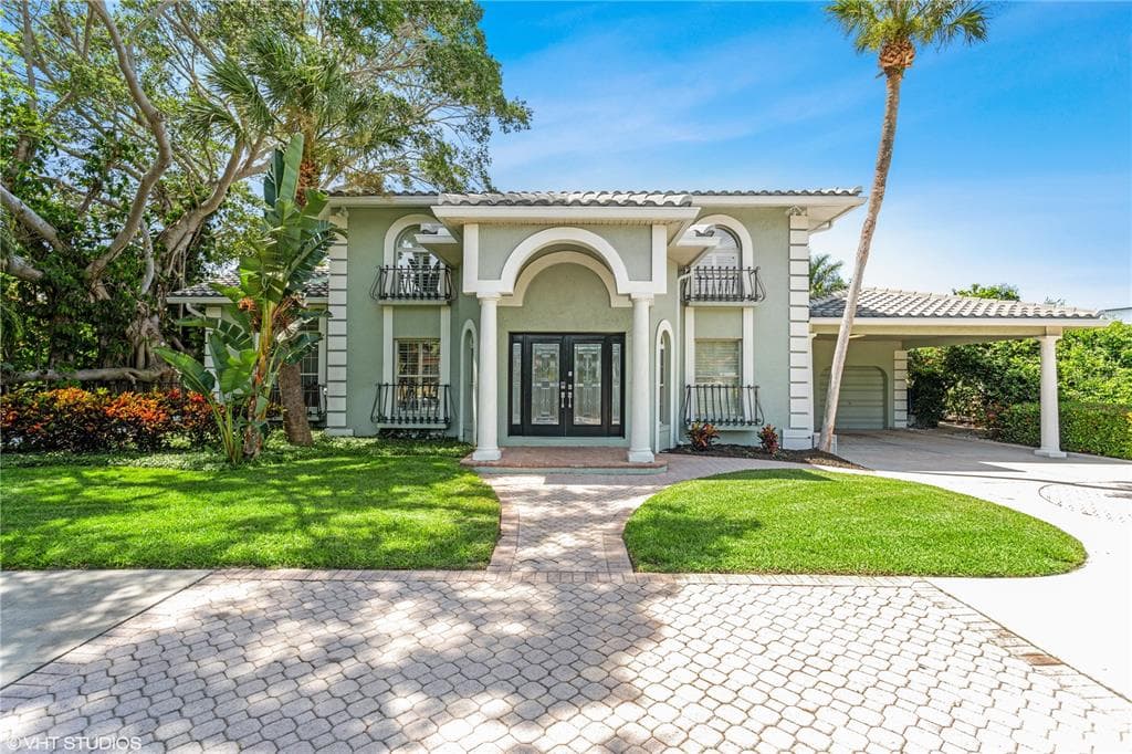 180 BATH CLUB BOULEVARD N NORTH REDINGTON BEACH, FL 33708