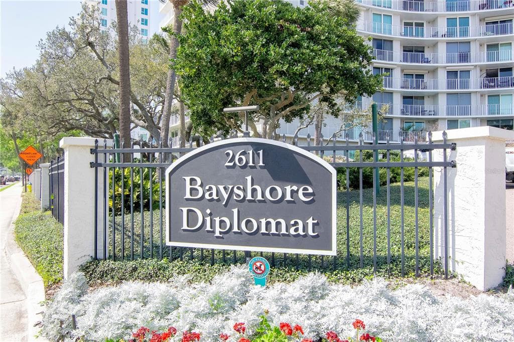 2611 BAYSHORE BOULEVARD UNIT 303 TAMPA, FL 33629