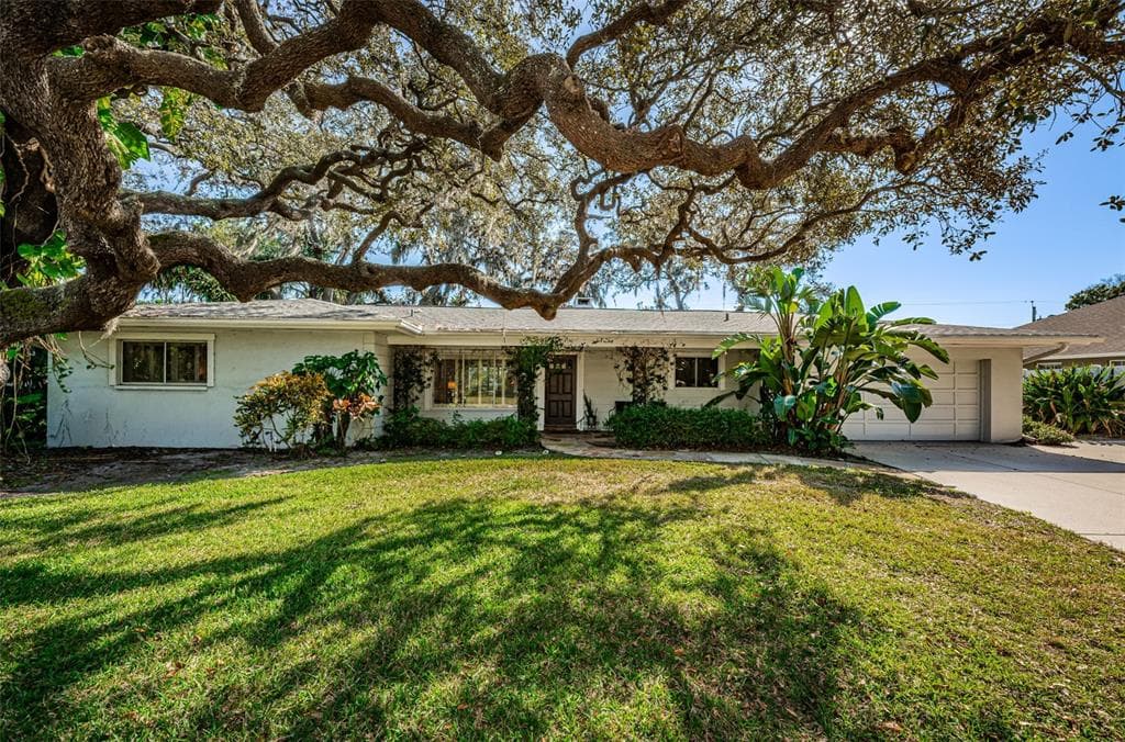107 OAKWOOD DRIVE LARGO, FL 33770