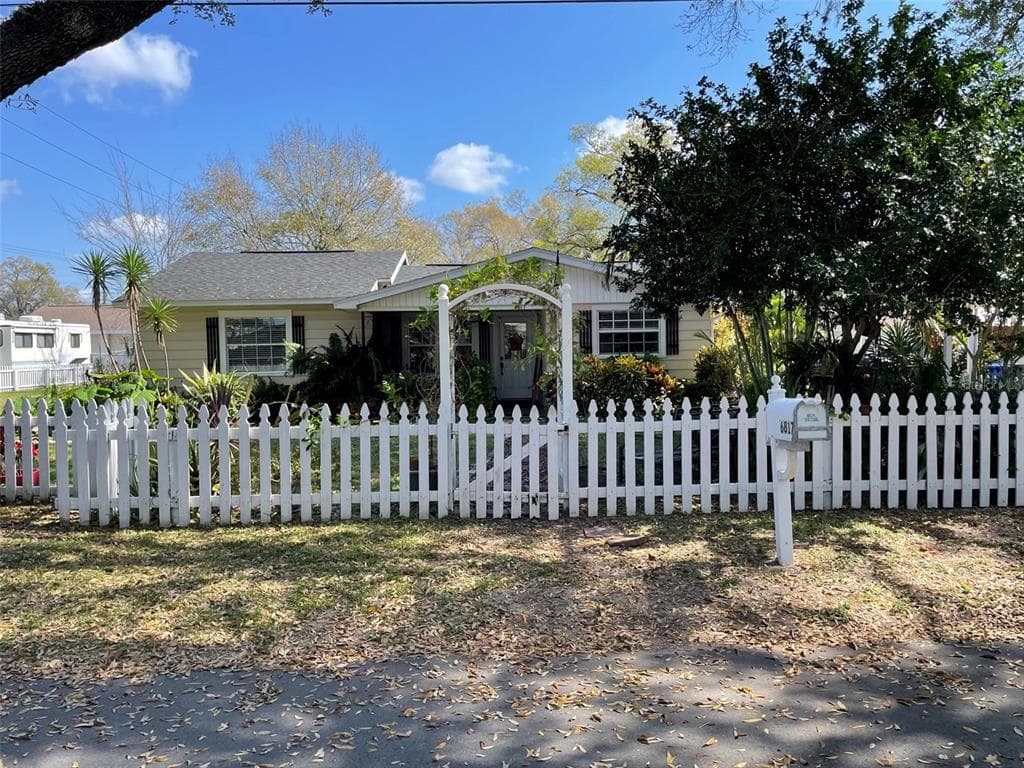 6817 N STERLING AVENUE TAMPA, FL 33614
