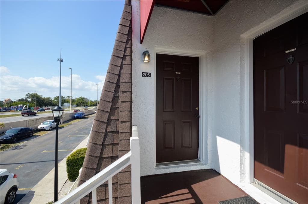 9101 W HILLSBOROUGH AVENUE UNIT I206 TAMPA, FL 33615