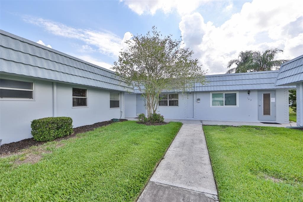202 BEDFORD TRAIL UNIT 101 SUN CITY CENTER, FL 33573